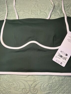 ALO Yoga Green Crop Top with White